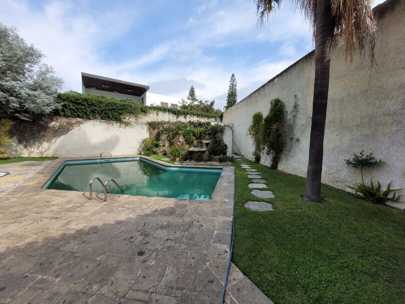 Se vende hermosa casa a precio de terreno en Villa Universitaria