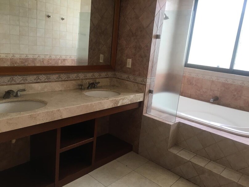Se renta hermosa casa en Puerta de Hierro