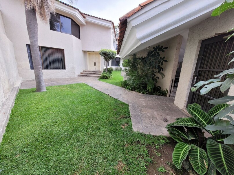 Se vende hermosa casa a precio de terreno en Villa Universitaria